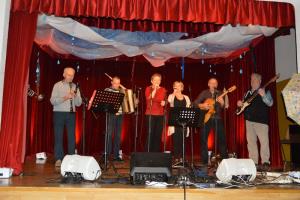 Zapeli so glasbeniki na odru in obiskovalci 4